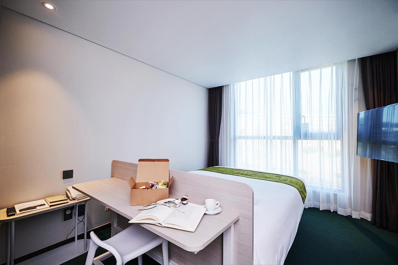 Jeju Pureun Hotel Согвипхо Экстерьер фото